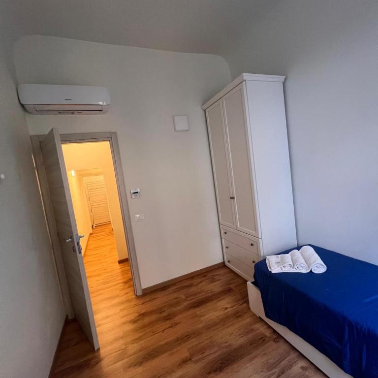 Casa Per Ferie DEGLI ANGIOLINI - Family Room with Private Bathroom - 3