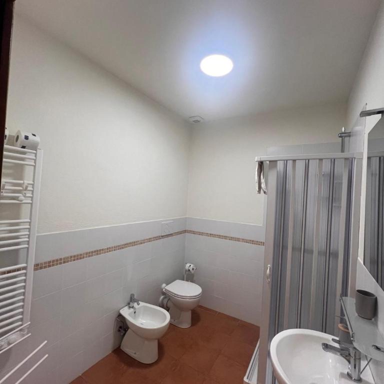 Casa Per Ferie DEGLI ANGIOLINI - Family Room with Private Bathroom - 9
