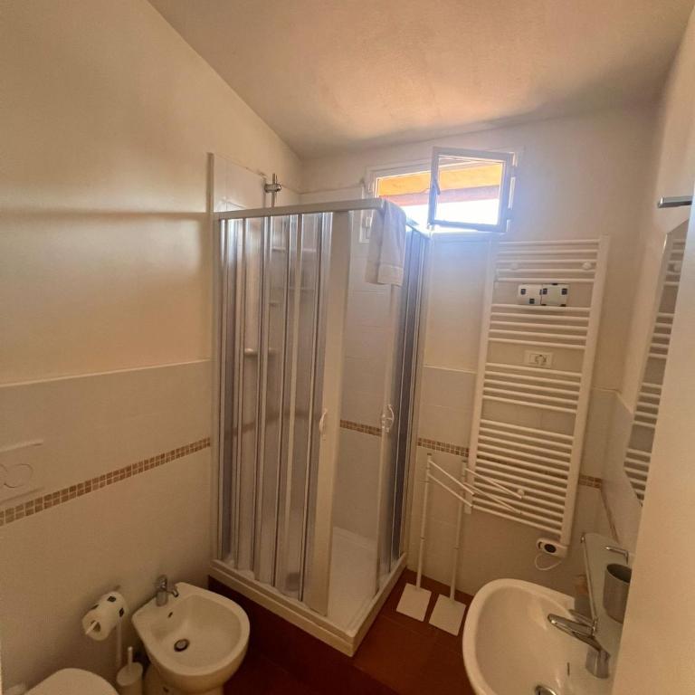 Casa Per Ferie DEGLI ANGIOLINI - Family Room with Private Bathroom - 1