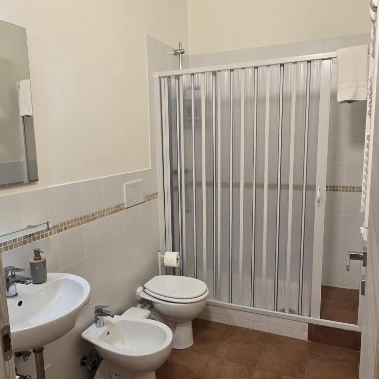 Casa Per Ferie DEGLI ANGIOLINI - Family Room with Private Bathroom - 5
