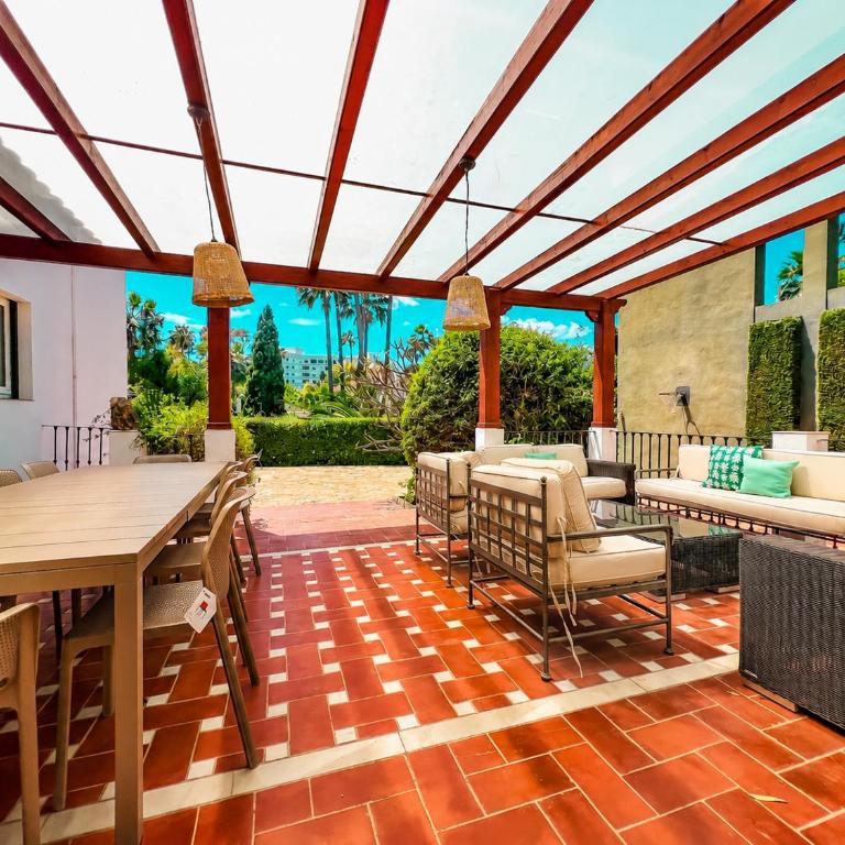 Gran villa con piscina cerca de Puerto Banús by Marbella Vacances - Villa - 3
