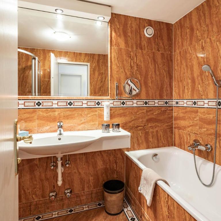 Hotel Berghof Mayrhofen - Penthouse Zimmer - 2