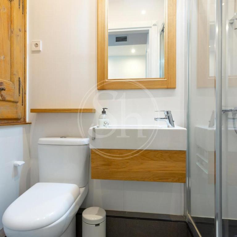 Moderno y espacioso apartamento en Calle Mallorca - Three-Bedroom Apartment - 3