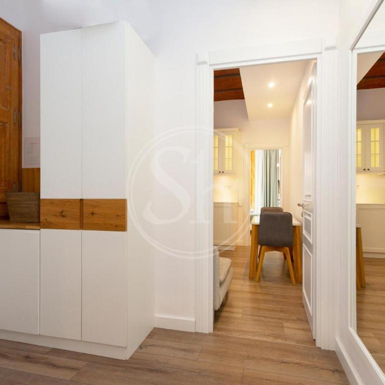 Moderno y espacioso apartamento en Calle Mallorca - Three-Bedroom Apartment - 4