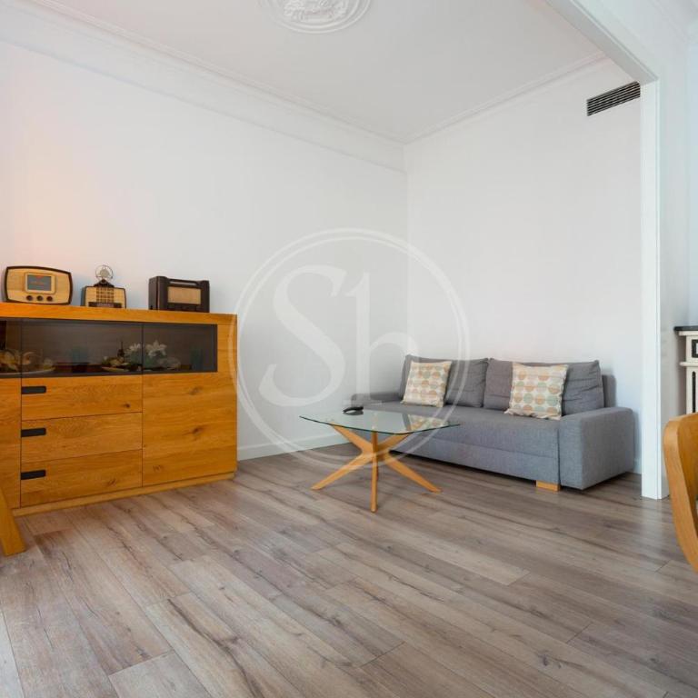 Moderno y espacioso apartamento en Calle Mallorca - Three-Bedroom Apartment - 15