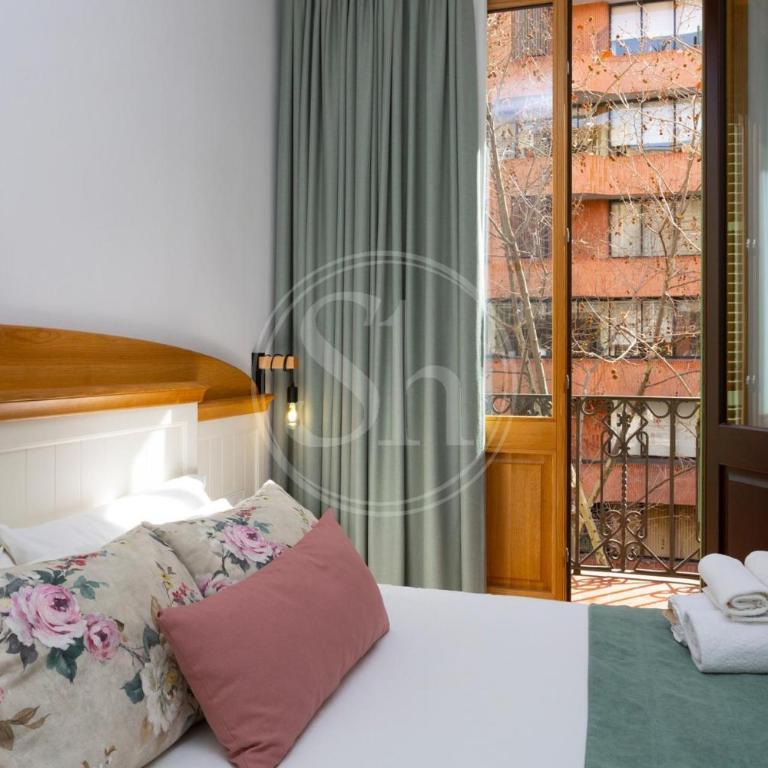 Moderno y espacioso apartamento en Calle Mallorca - Three-Bedroom Apartment - 8