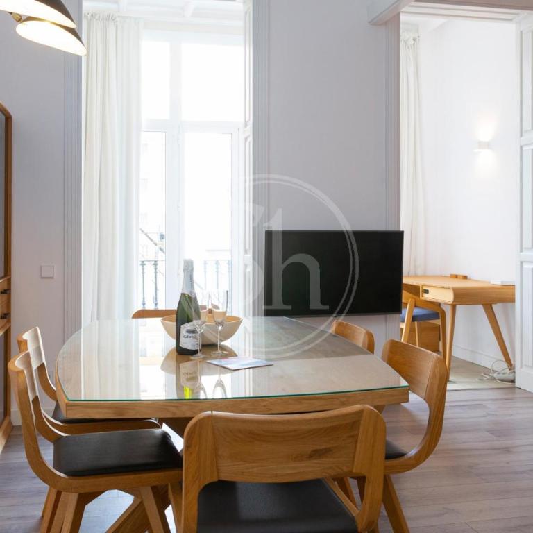 Moderno y espacioso apartamento en Calle Mallorca - Three-Bedroom Apartment - 20