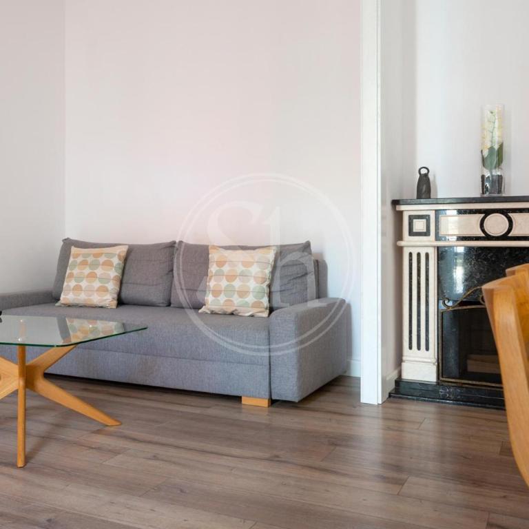 Moderno y espacioso apartamento en Calle Mallorca - Three-Bedroom Apartment - 21