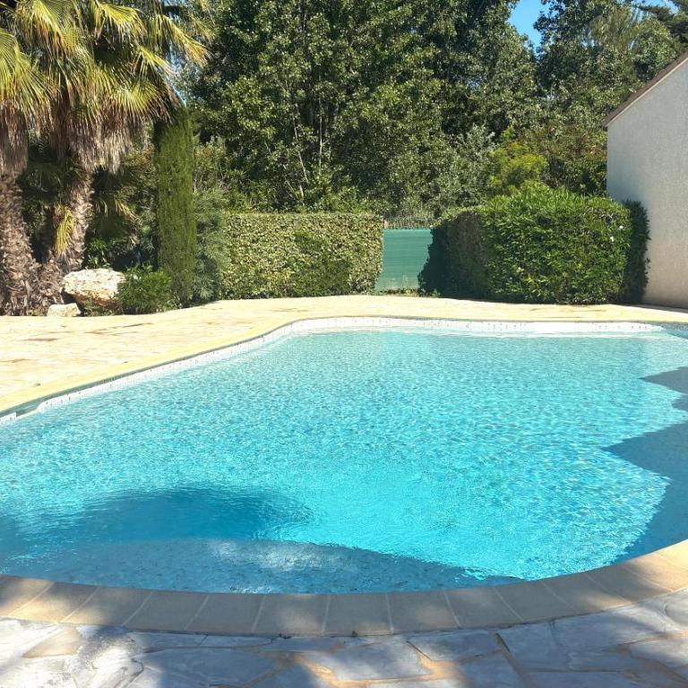 Villa pour 6 - Piscine commune - WIFI - Climatisation - Villa 3 Chambres - 1