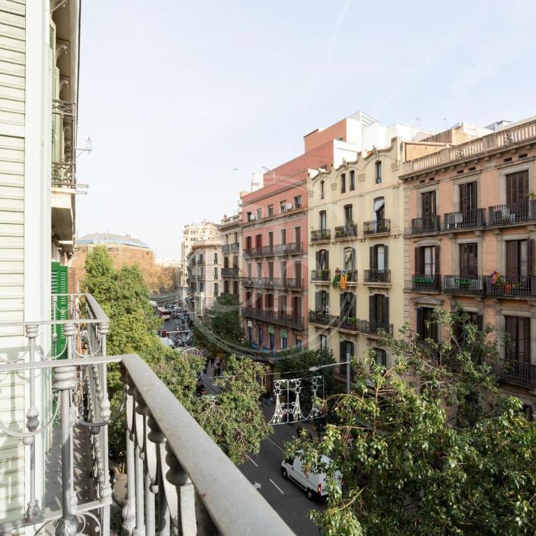 City center Plaza Cataluña apartment - Three-Bedroom Apartment - 23