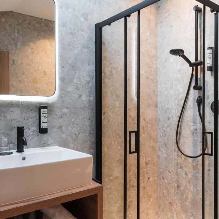 MyLiving - Hotel B&B by Majestic Resorts Dolomites - Camera Matrimoniale con Balcone - 6
