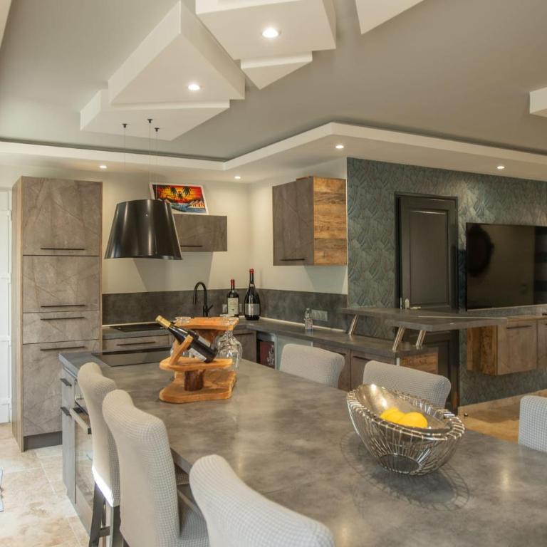 Maison Alba Elegant Home with pool - Casa - 24