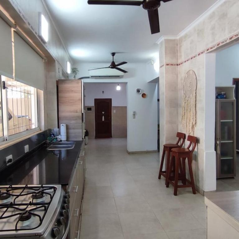 Casa grande con 3hab a 5 minutos del estadio y nodo tecnologico - Three-Bedroom House - 1