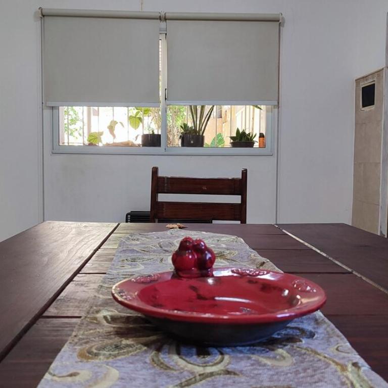 Casa grande con 3hab a 5 minutos del estadio y nodo tecnologico - Three-Bedroom House - 3