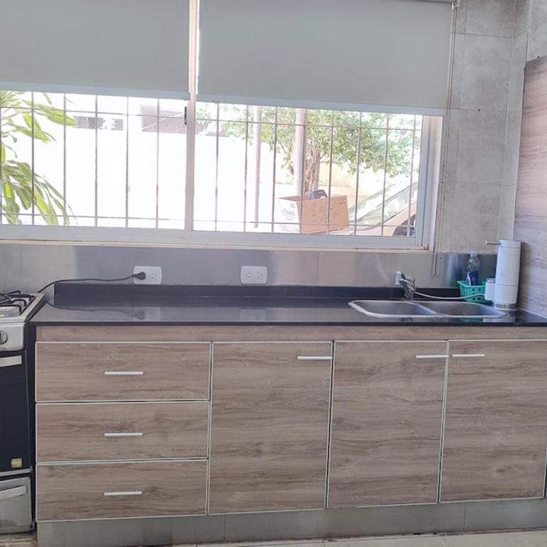 Casa grande con 3hab a 5 minutos del estadio y nodo tecnologico - Three-Bedroom House - 7