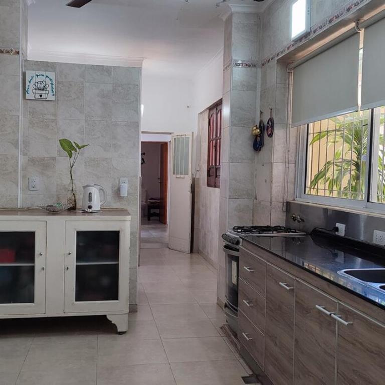 Casa grande con 3hab a 5 minutos del estadio y nodo tecnologico - Three-Bedroom House - 10