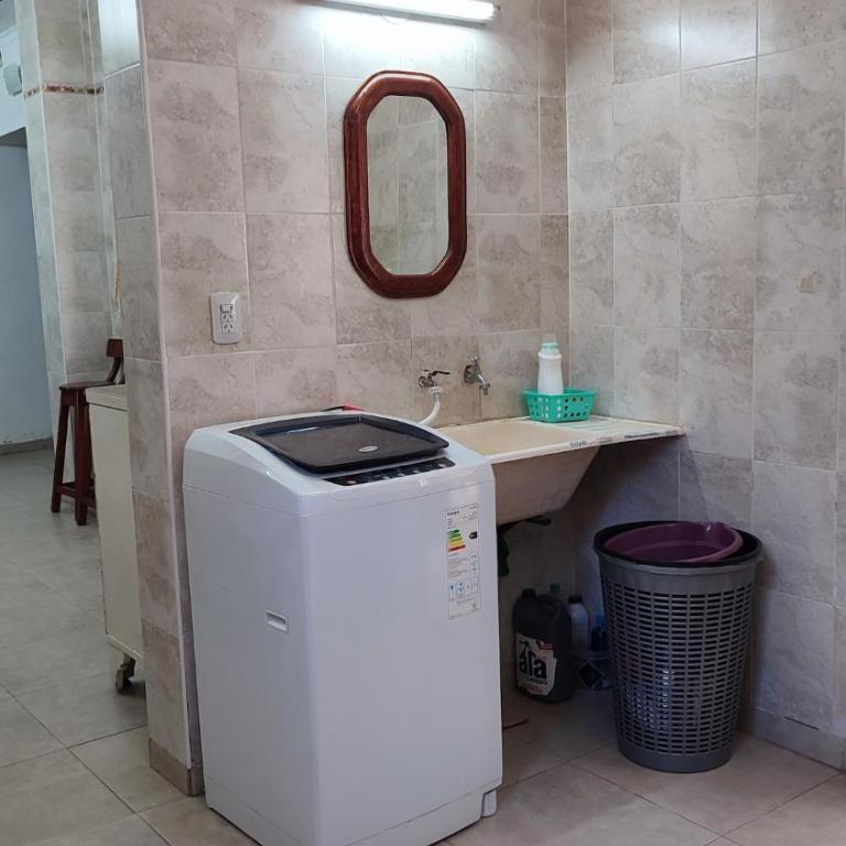 Casa grande con 3hab a 5 minutos del estadio y nodo tecnologico - Three-Bedroom House - 12