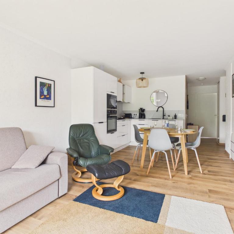 300m de la plage, balcon, parking, séjour à 3 - Appartement - 7