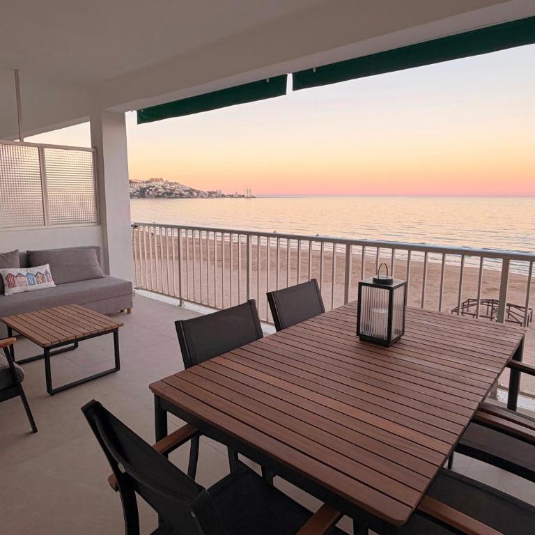 La Palmera - Primera linea frontal en Playa San Antonio - Three-Bedroom Apartment with Sea View - 45