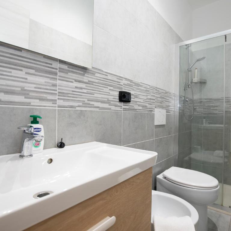 H2ome Lagaccio Stazione Principe, 4 camere 2 bagni, AC - Apartment - 72