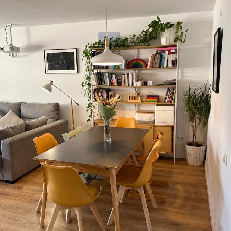 Bright Apartment with Sea Views - Three-Bedroom Apartment - 10