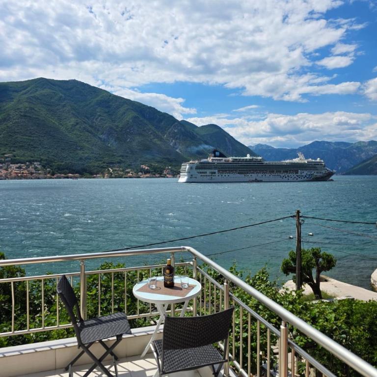 Loft Apartment Capitano on the sea shore - One-Bedroom Apartment - 2