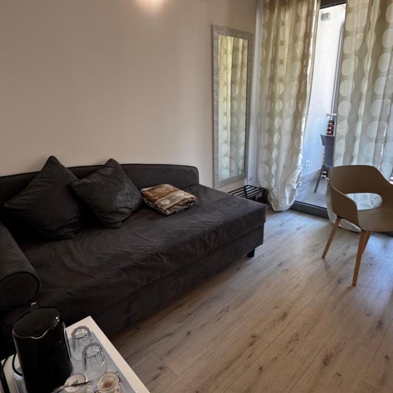 GardaBreak Rooms&Breakfast Holiday Apartments - Camera Deluxe Matrimoniale/Doppia con Letti Singoli con Vista Giardino - 2