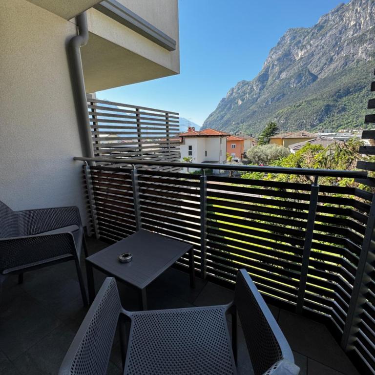 GardaBreak Rooms&Breakfast Holiday Apartments - Camera Deluxe Matrimoniale/Doppia con Letti Singoli con Vista Giardino - 3