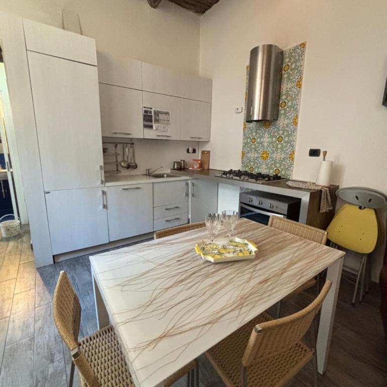 Salerno Old Town 10 Min From Ferry Port & Train Station Fast WiFi Blue Velvet - Appartamento con 1 Camera da Letto - 8