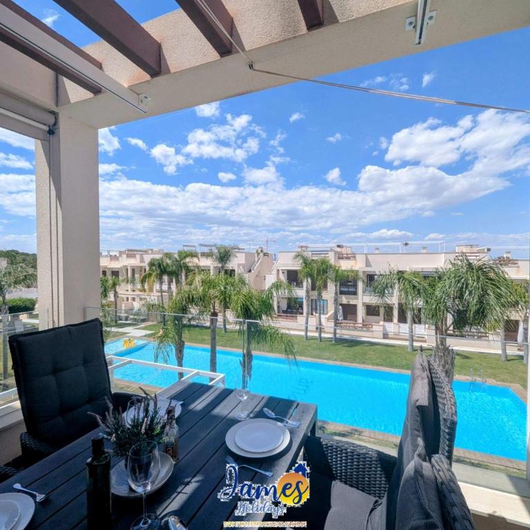 Sunny 2 Bed Retreat with Pool View LB86 - Apartamento - 1