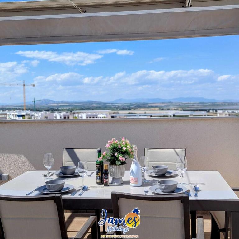 Sunny 2 Bed Retreat with Pool View LB86 - Apartamento - 26