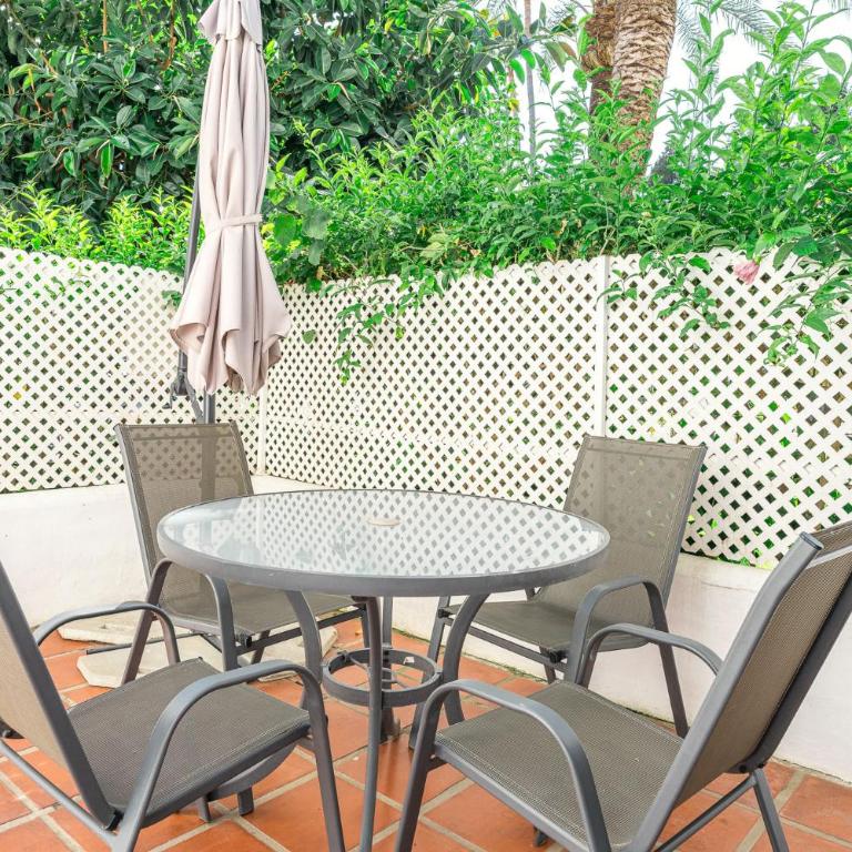 Tranquilo y encantador apartamento con terraza y piscina cerca de Puerto Banus - Los Naranjos 55 - Apartamento de 2 dormitorios con terraza - 4