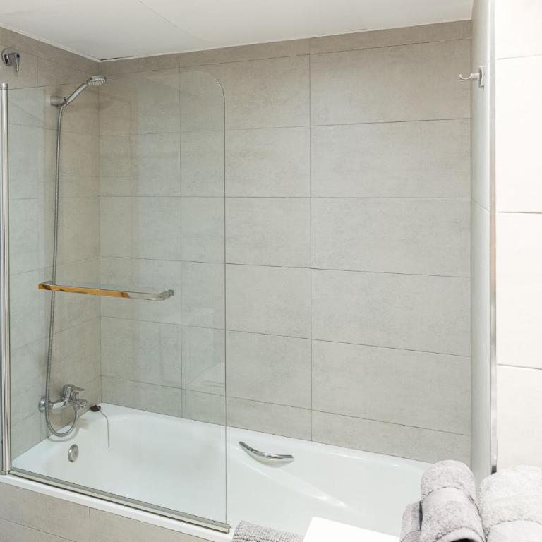 Tranquilo y encantador apartamento con terraza y piscina cerca de Puerto Banus - Los Naranjos 55 - Apartamento de 2 dormitorios con terraza - 14