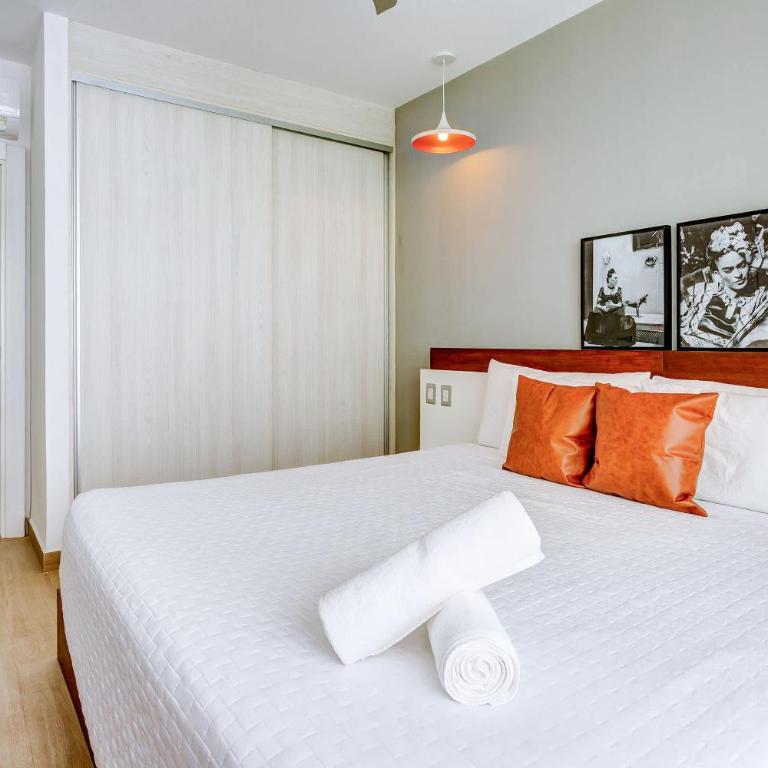 Premium Location Steps to 5th, Rooftop Pool & BBQ - One-Bedroom Apartment - 13