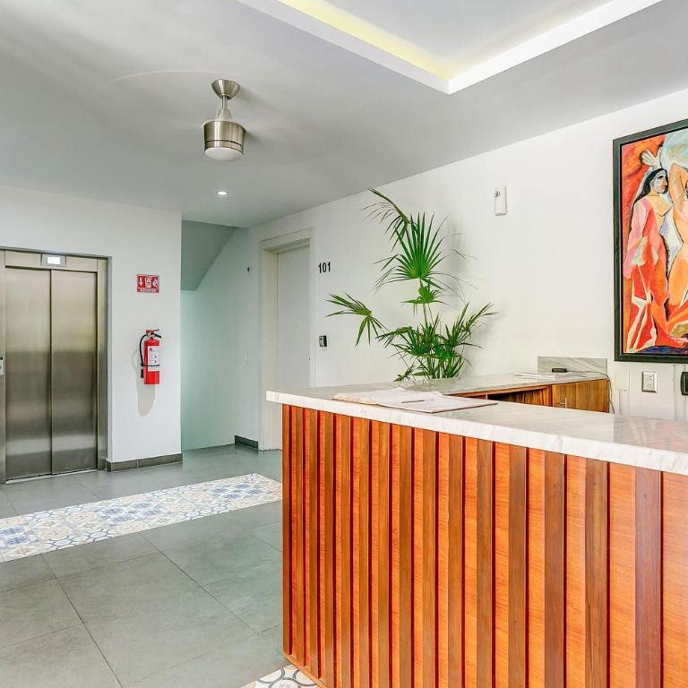 Premium Location Steps to 5th, Rooftop Pool & BBQ - One-Bedroom Apartment - 16