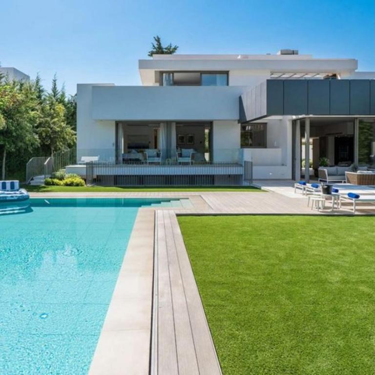 Luxurious 8-Bedroom Holiday House in Nerja, Spain - Casa - 1