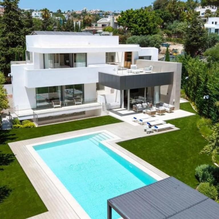 Luxurious 8-Bedroom Holiday House in Nerja, Spain - Casa - 13