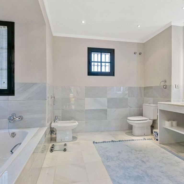 Luxurious 7-Bedroom Holiday House with Private Pool in Alcdia - Vacation Home - 5