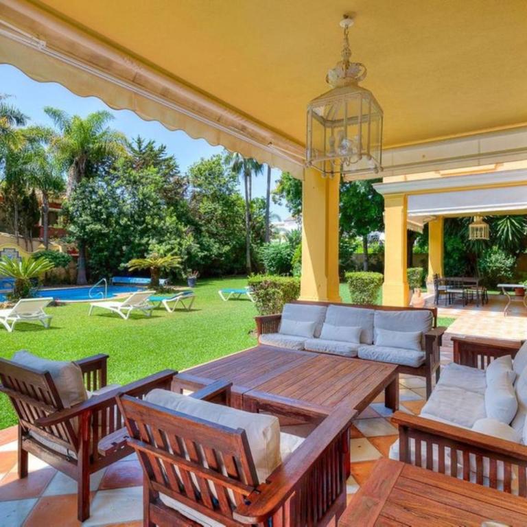 Luxurious 7-Bedroom Holiday House with Private Pool in Alcdia - Vacation Home - 19