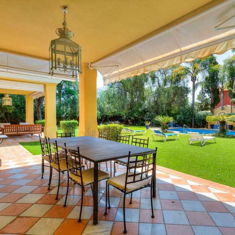 Luxurious 7-Bedroom Holiday House with Private Pool in Alcdia - Vacation Home - 13