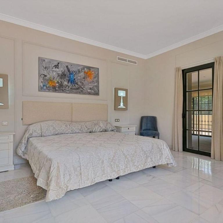Luxurious 7-Bedroom Holiday House with Private Pool in Alcdia - Vacation Home - 20