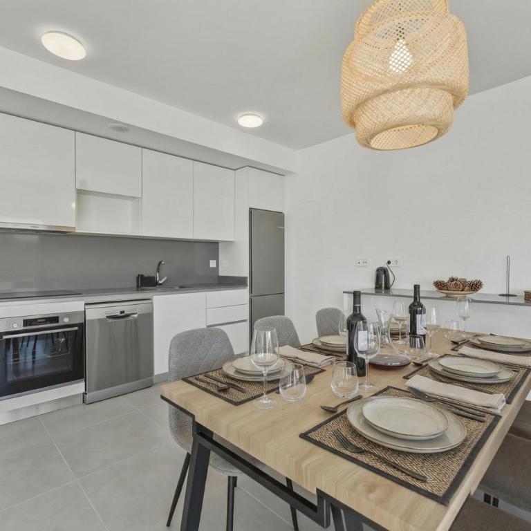 3024 Bright Apartment With Terrace - Two-Bedroom House - 3