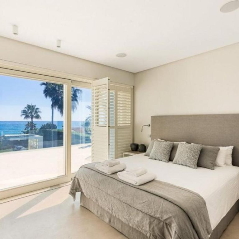 Luxurious 7-Bedroom Holiday House with Private Pool in El Puerto - Vacation Home - 3