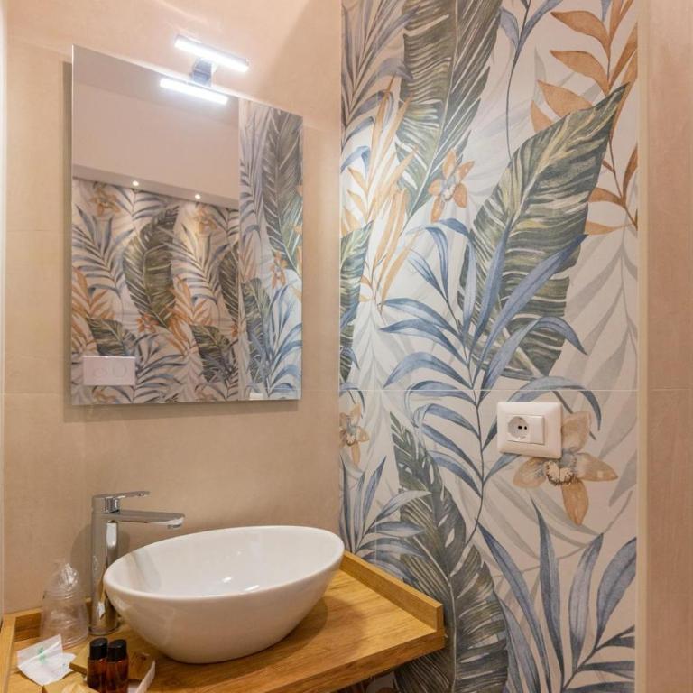 Lotus B&B - Camera Familiare con Bagno Privato - 10