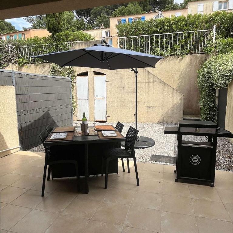 GASCOU - Golfe de St-Tropez - Mazet dans un domaine avec piscine et terrain de tennis - Two-Bedroom House - 5