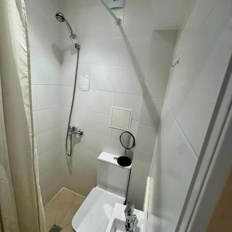 Little room with private WC and shower close to PortAventura - Apartamento de 1 dormitorio - 5