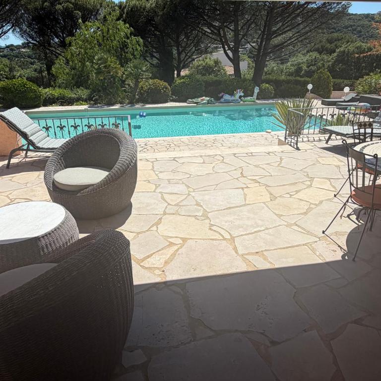 Villa climatisée avec grande piscine - Villa - 10