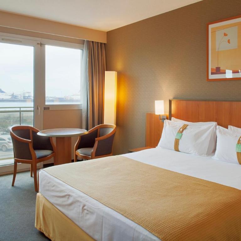 Holiday Inn Calais - Centre Car Ferry by IHG - Chambre Standard Lit Queen-Size - 7