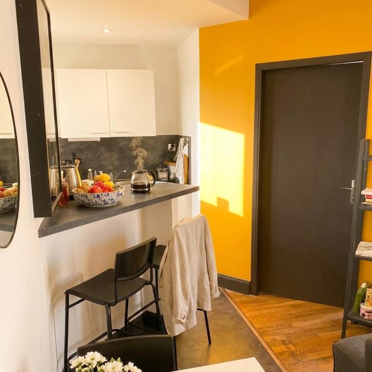 Cozy apartment, a short walk to Place Stan - One-Bedroom Apartment - 5