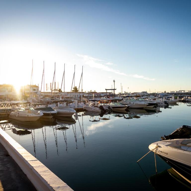 MARBELLA BANUS SUITES - Banús Playa Rocío, Sea and Garden Views, Direct Access to the Beach, Outdoor Terrace, Seasonal Swimming Pool, 3-min Walk to Puerto Banús, Super Bright - Apartamento de 2 dormitorios con terraza y vistas al mar - 35